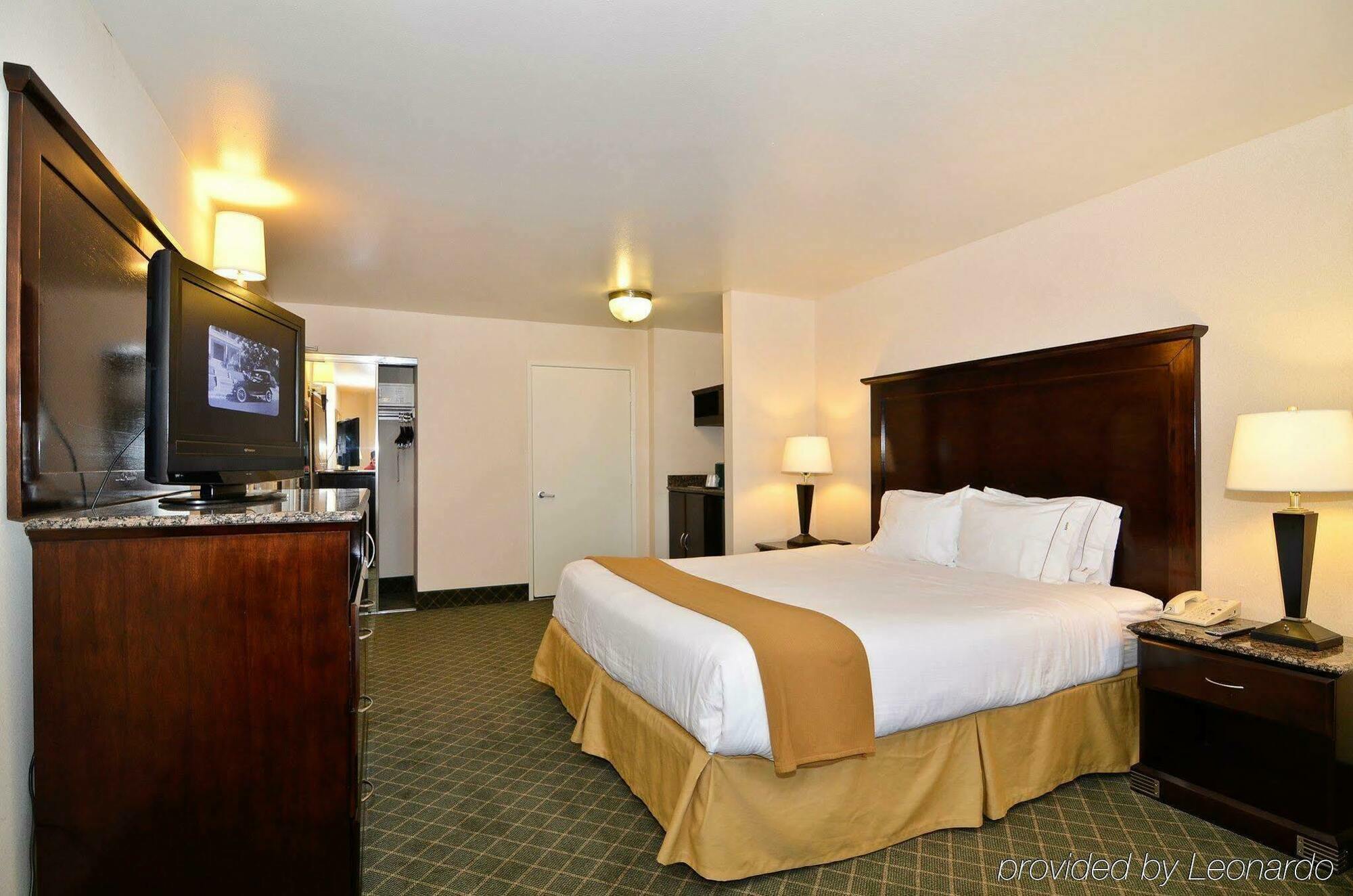 Holiday Inn Express Mira Mesa San Diego, An Ihg Hotel Exterior photo